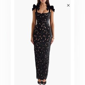 Tiff Velvet Lace Body-Con Gown’s